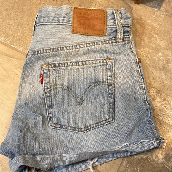 501® ORIGINAL FIT HIGH RISE WOMEN'S SHORTS - Picture 5 of 8